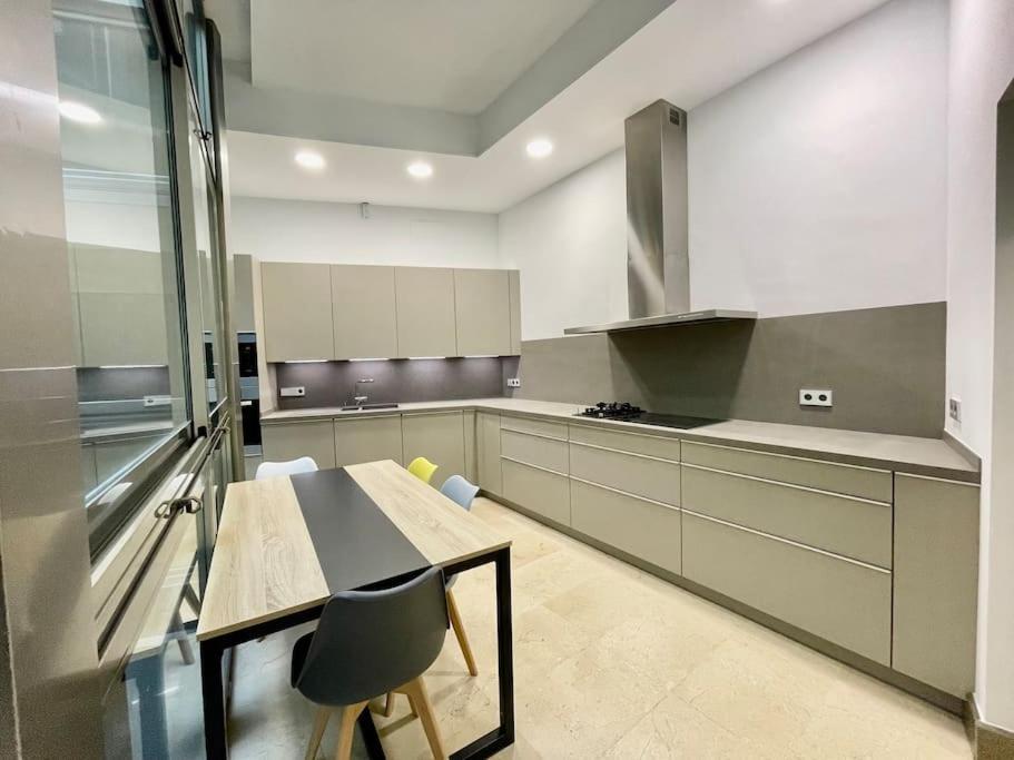 Vakantiehuis Fdez Amazing House By Cathedral And Giralda With Private Pool